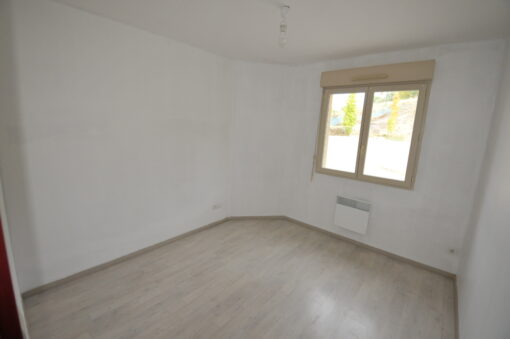 Maison à Louer Sur Boisseuil de 2011 avec 4 chambres de 107m², de plain pieds – Image 2