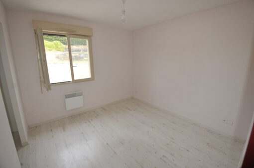 Maison à Louer Sur Boisseuil de 2011 avec 4 chambres de 107m², de plain pieds – Image 3