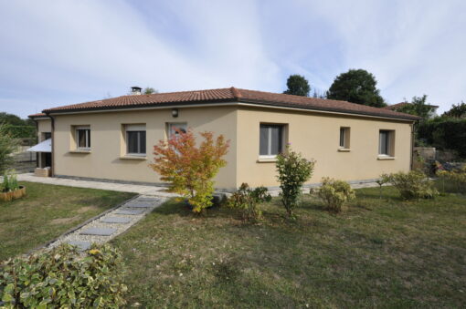 Maison à Louer Sur Boisseuil de 2011 avec 4 chambres de 107m², de plain pieds