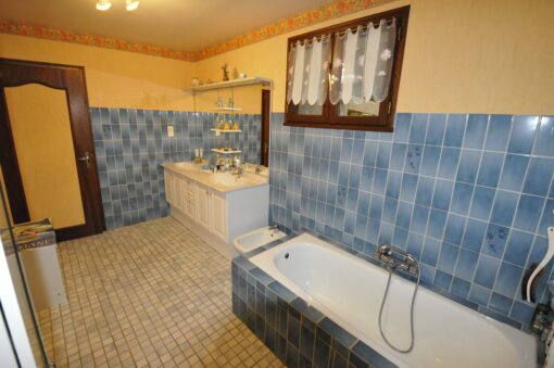 Grande maison en pierre avec grange proche Le VIGEN – Image 28