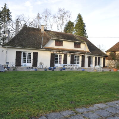 Longère en Pierre sur Grand Terrain proche Pierre Buffière