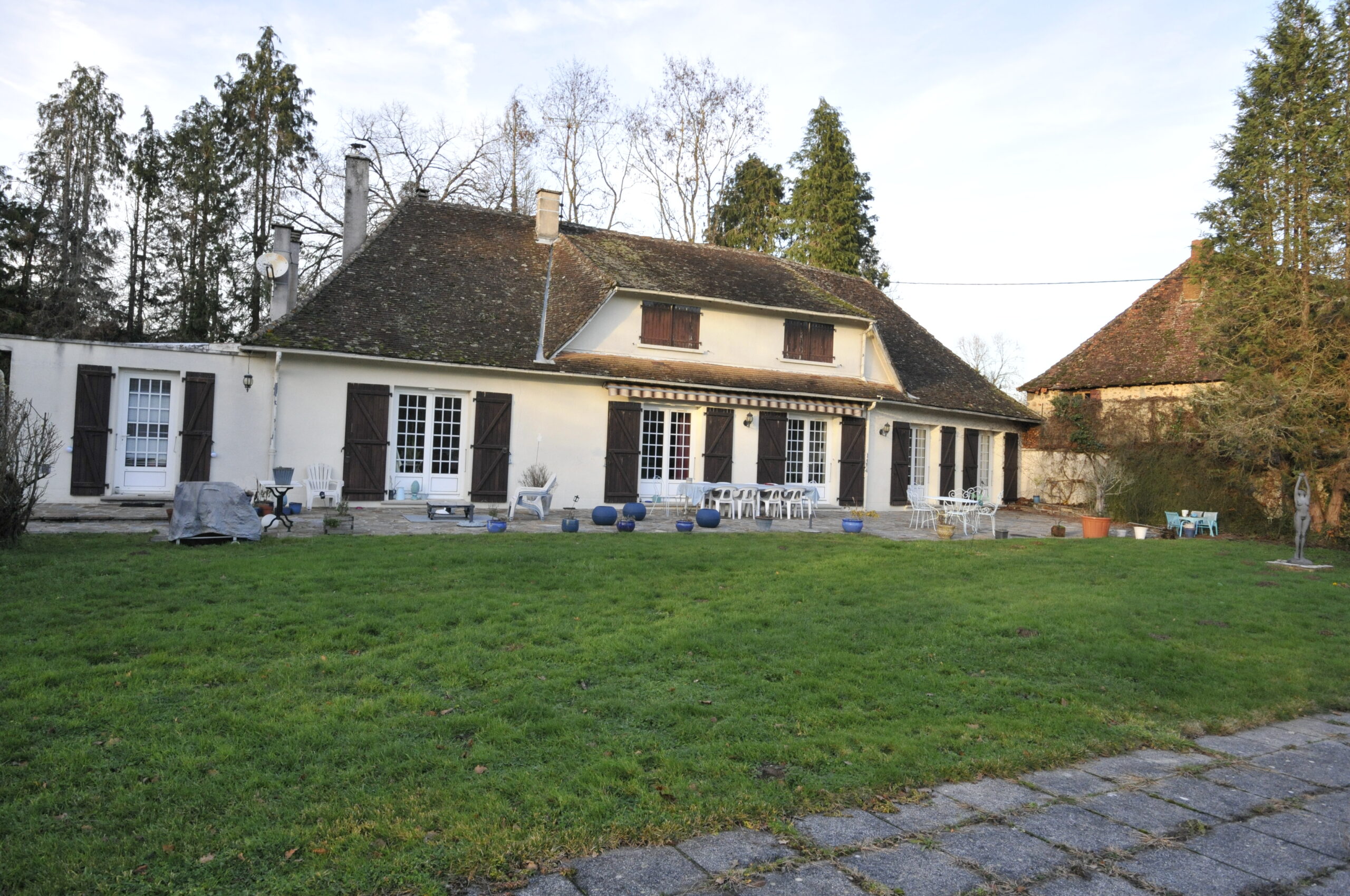 Longère en Pierre sur Grand Terrain proche Pierre Buffière