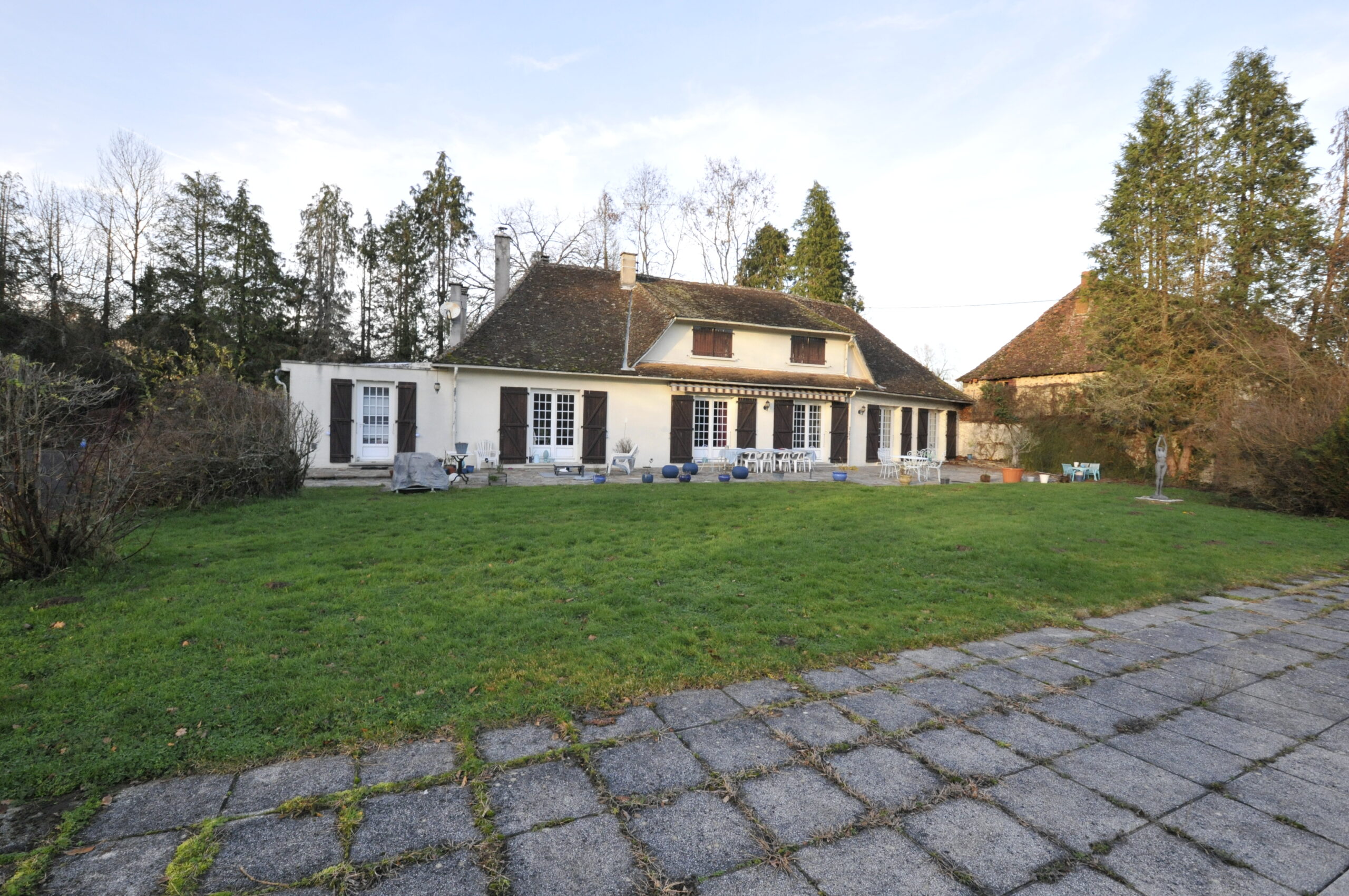 Longère en Pierre sur Grand Terrain proche Pierre Buffière – Image 3