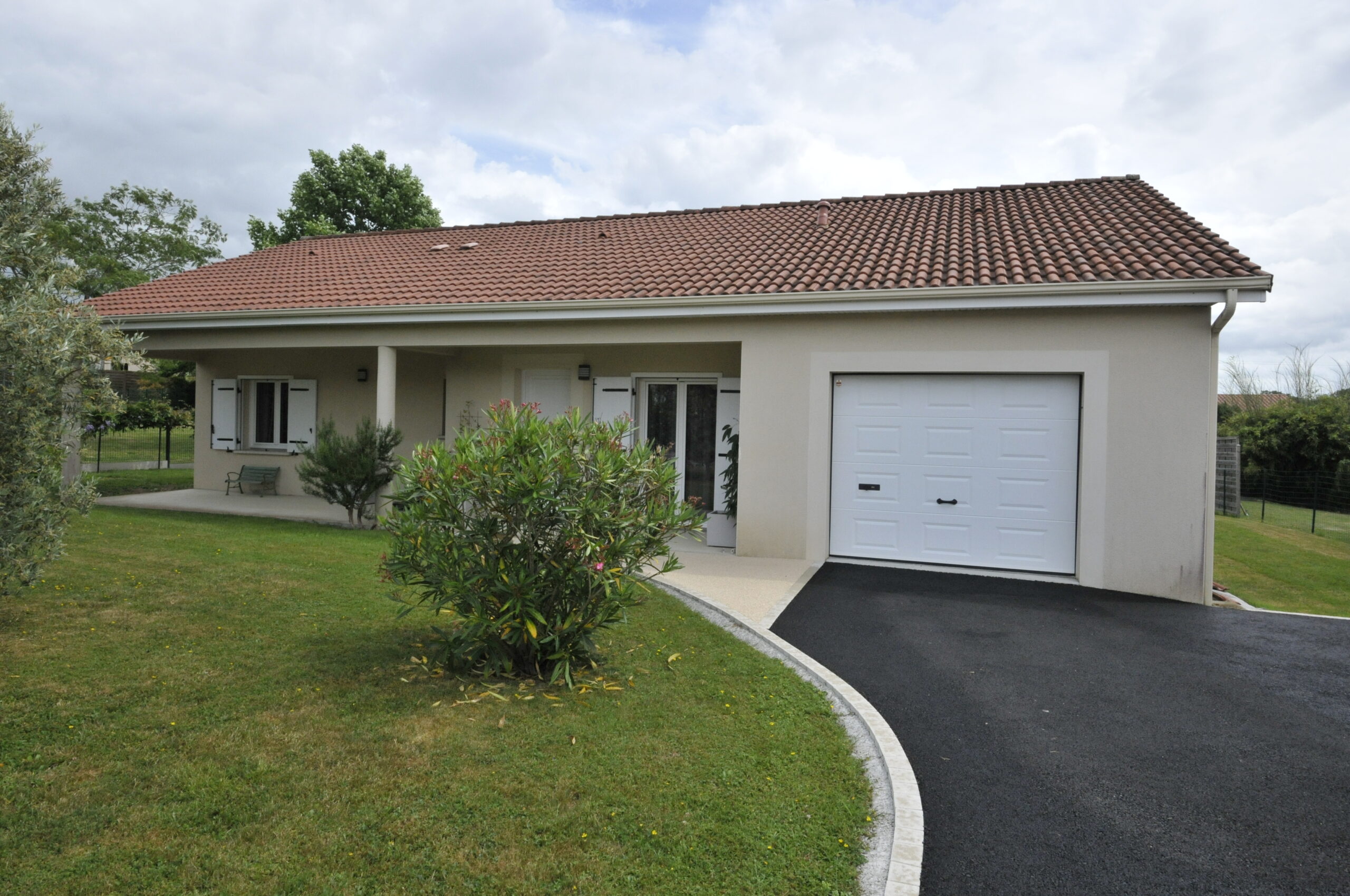 Maison de plain pieds de 96m² construite en 2009 sur Boisseuil sur terrain de 866m² – Image 3