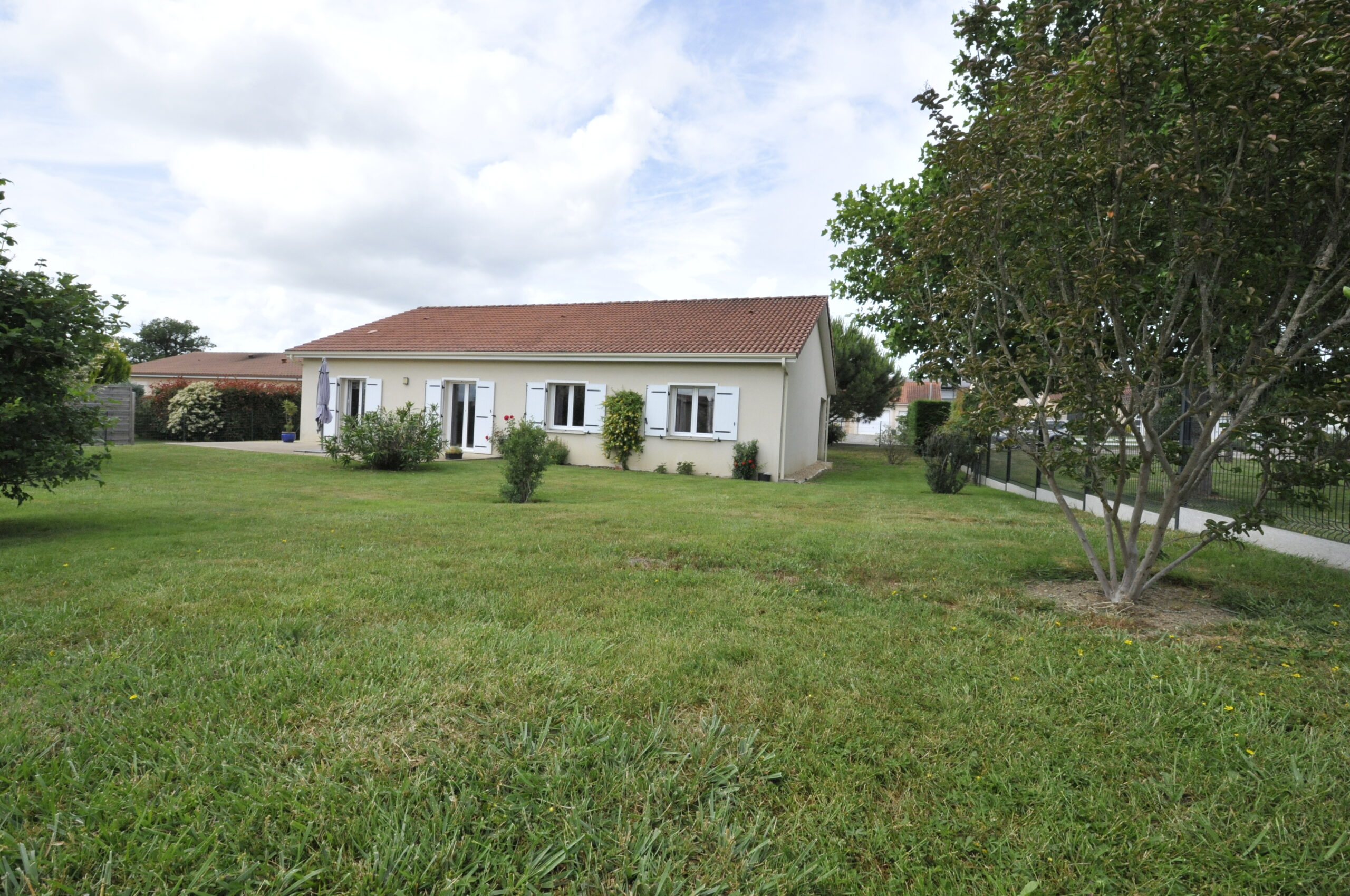 Maison de plain pieds de 96m² construite en 2009 sur Boisseuil sur terrain de 866m² – Image 10