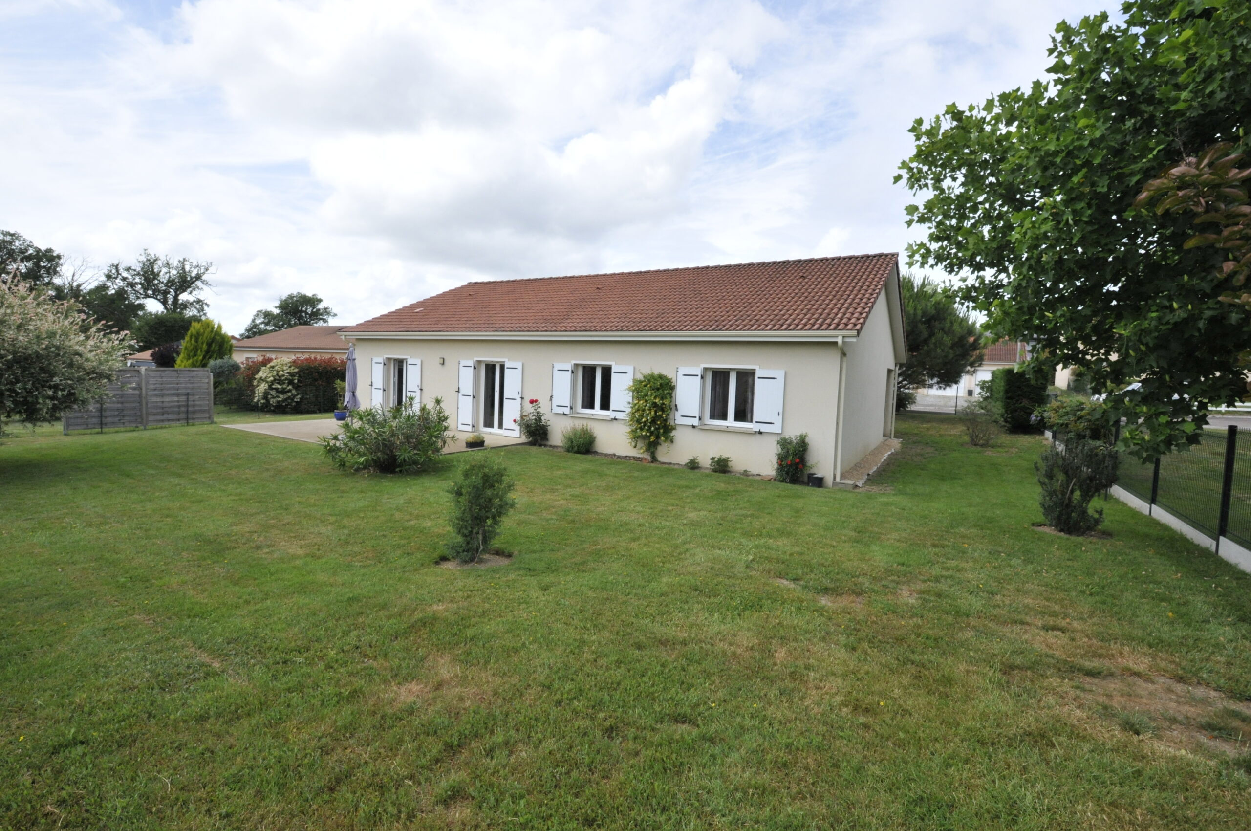 Maison de plain pieds de 96m² construite en 2009 sur Boisseuil sur terrain de 866m² – Image 11