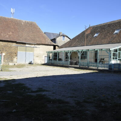Corps de Ferme avec granges et terrains sur Glanges