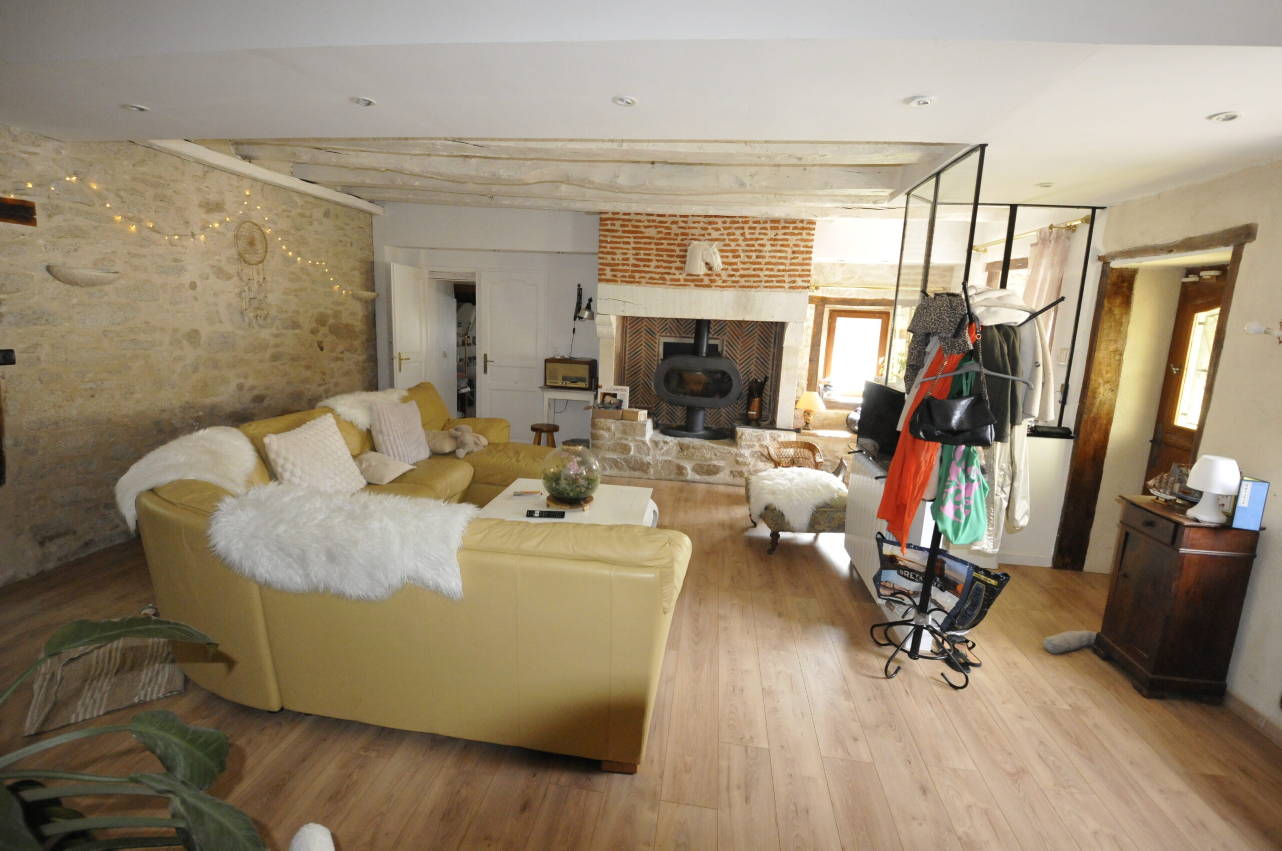 Magnifique Maison en Pierre de 157m2 à FEYTIAT. – Image 2
