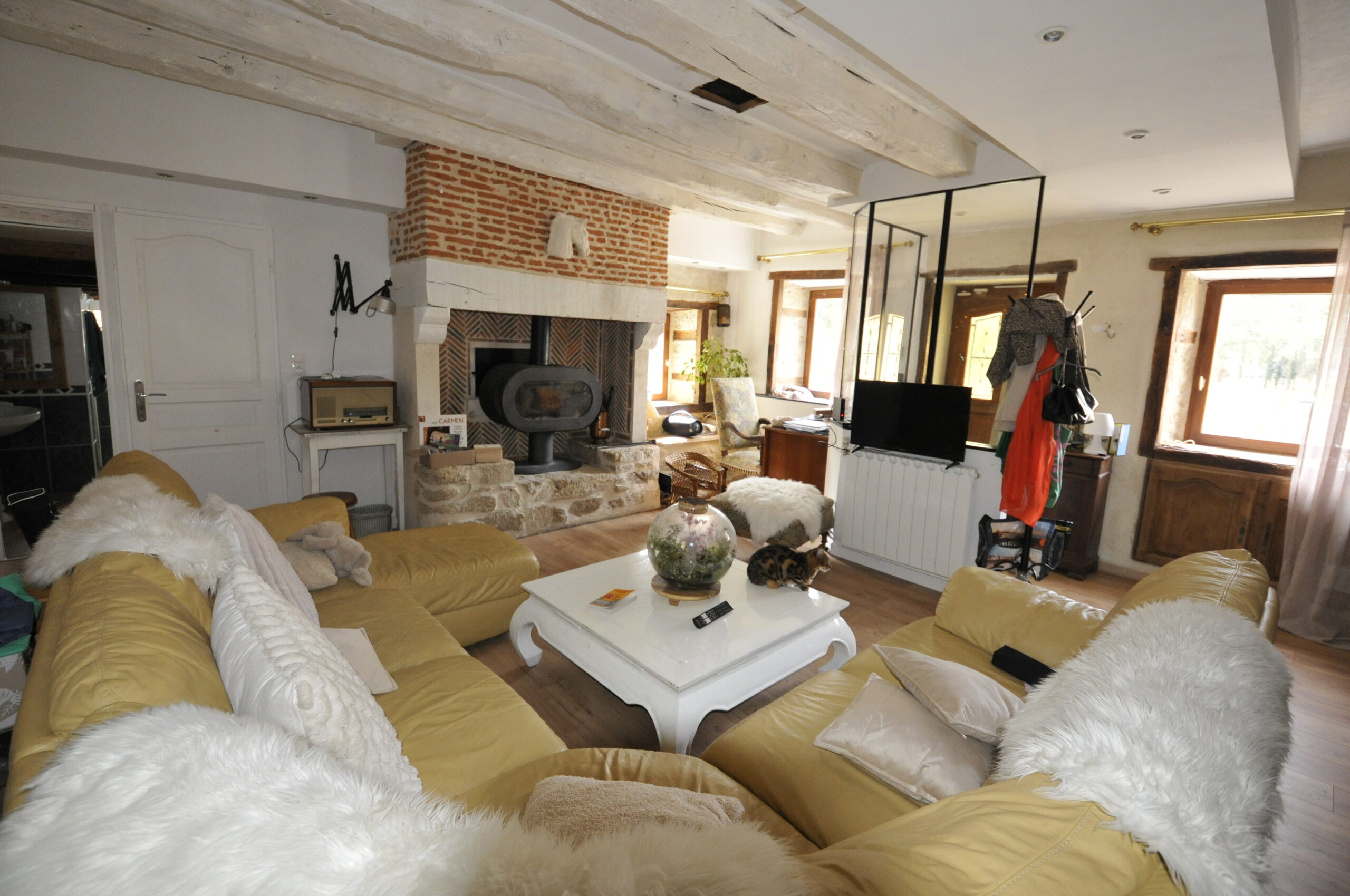 Magnifique Maison en Pierre de 157m2 à FEYTIAT. – Image 3