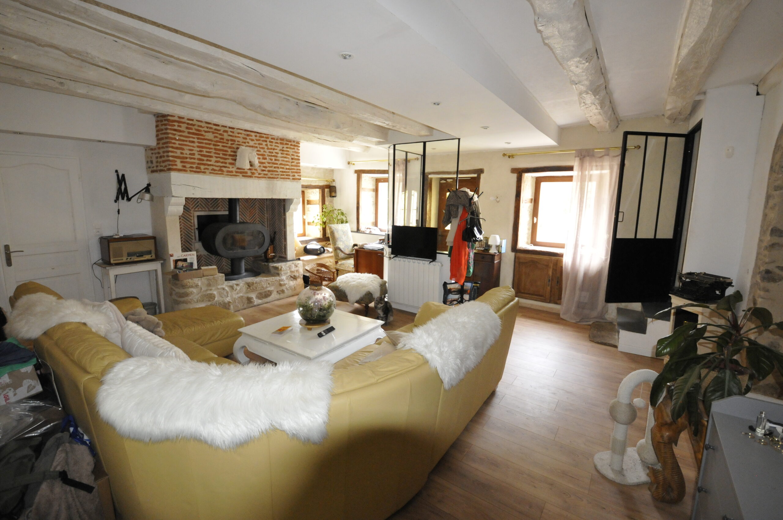 Magnifique Maison en Pierre de 157m2 à FEYTIAT. – Image 7