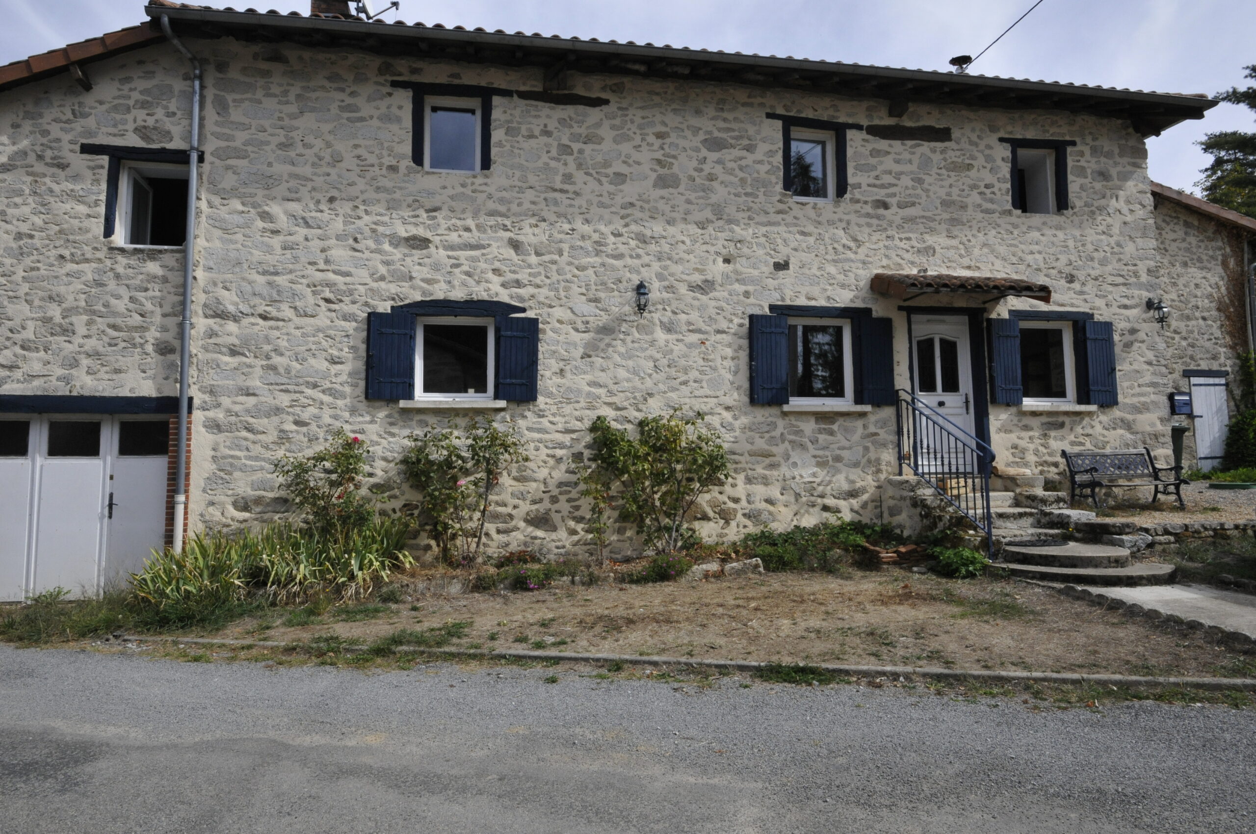 Magnifique Maison en Pierre de 157m2 à FEYTIAT. – Image 10