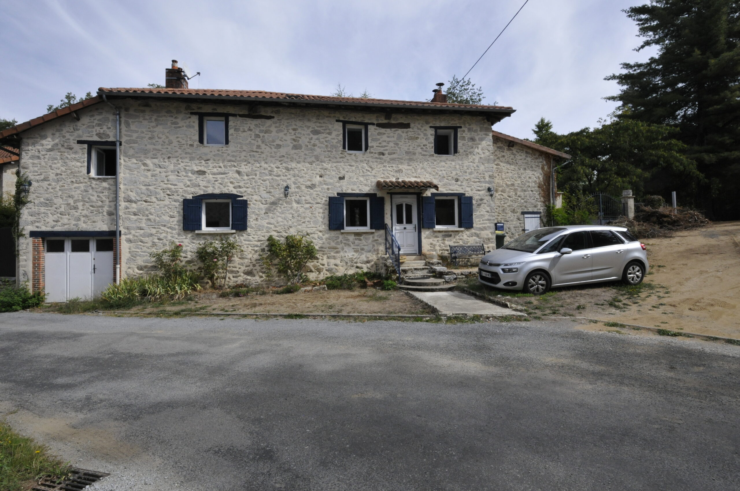 Magnifique Maison en Pierre de 157m2 à FEYTIAT. – Image 12