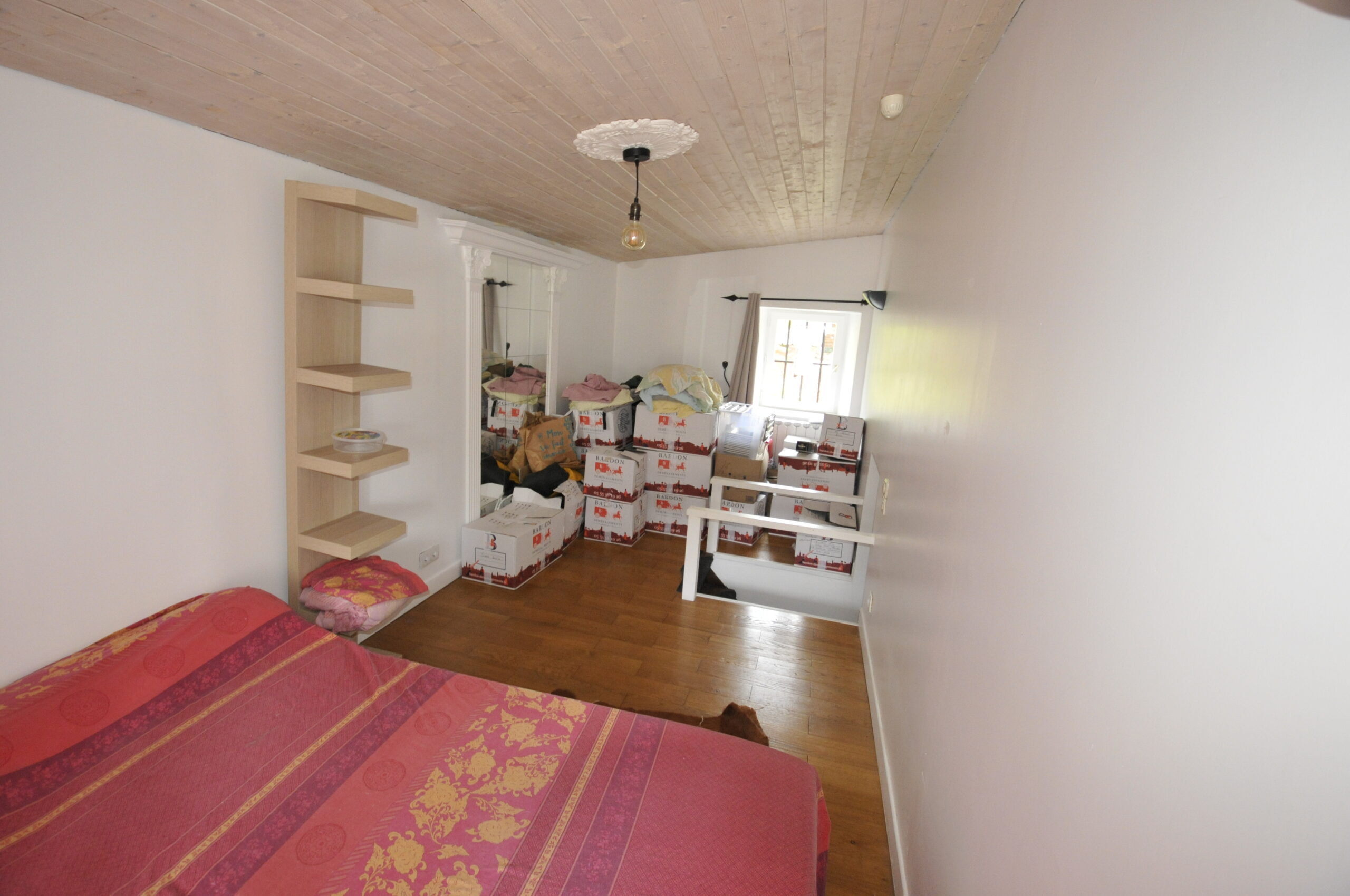 Magnifique Maison en Pierre de 157m2 à FEYTIAT. – Image 28