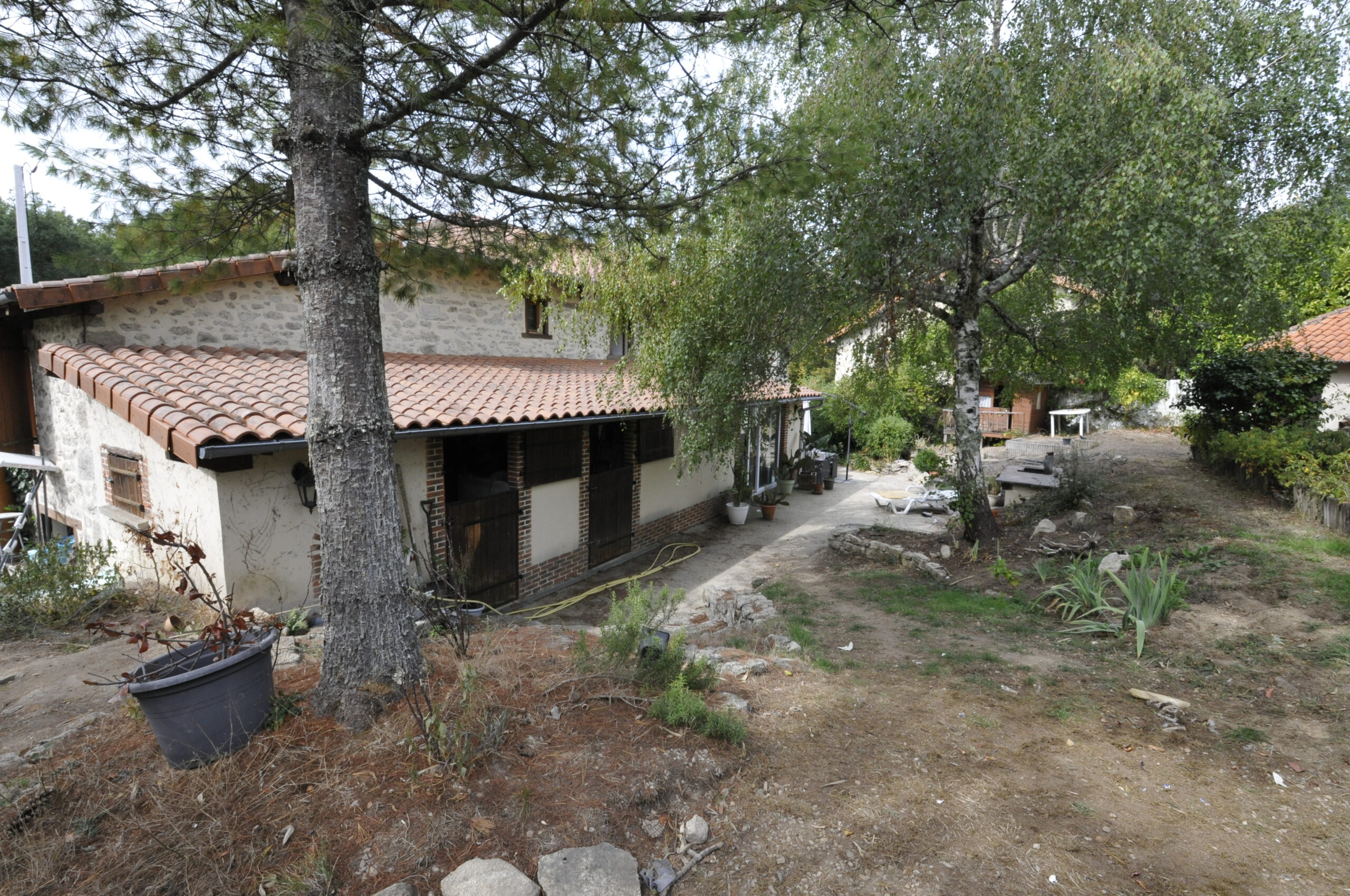 Magnifique Maison en Pierre de 157m2 à FEYTIAT. – Image 40